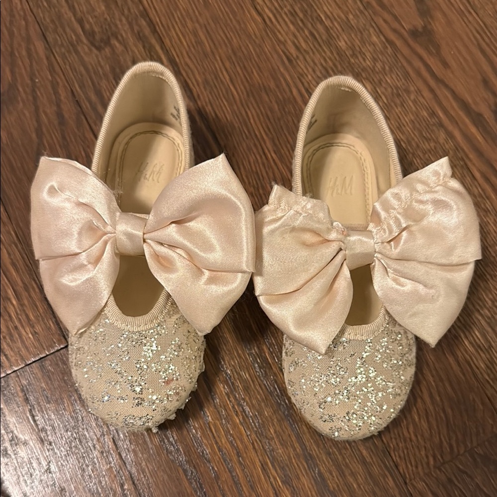 H&M Kids Glitter Bow Shoes - size 24